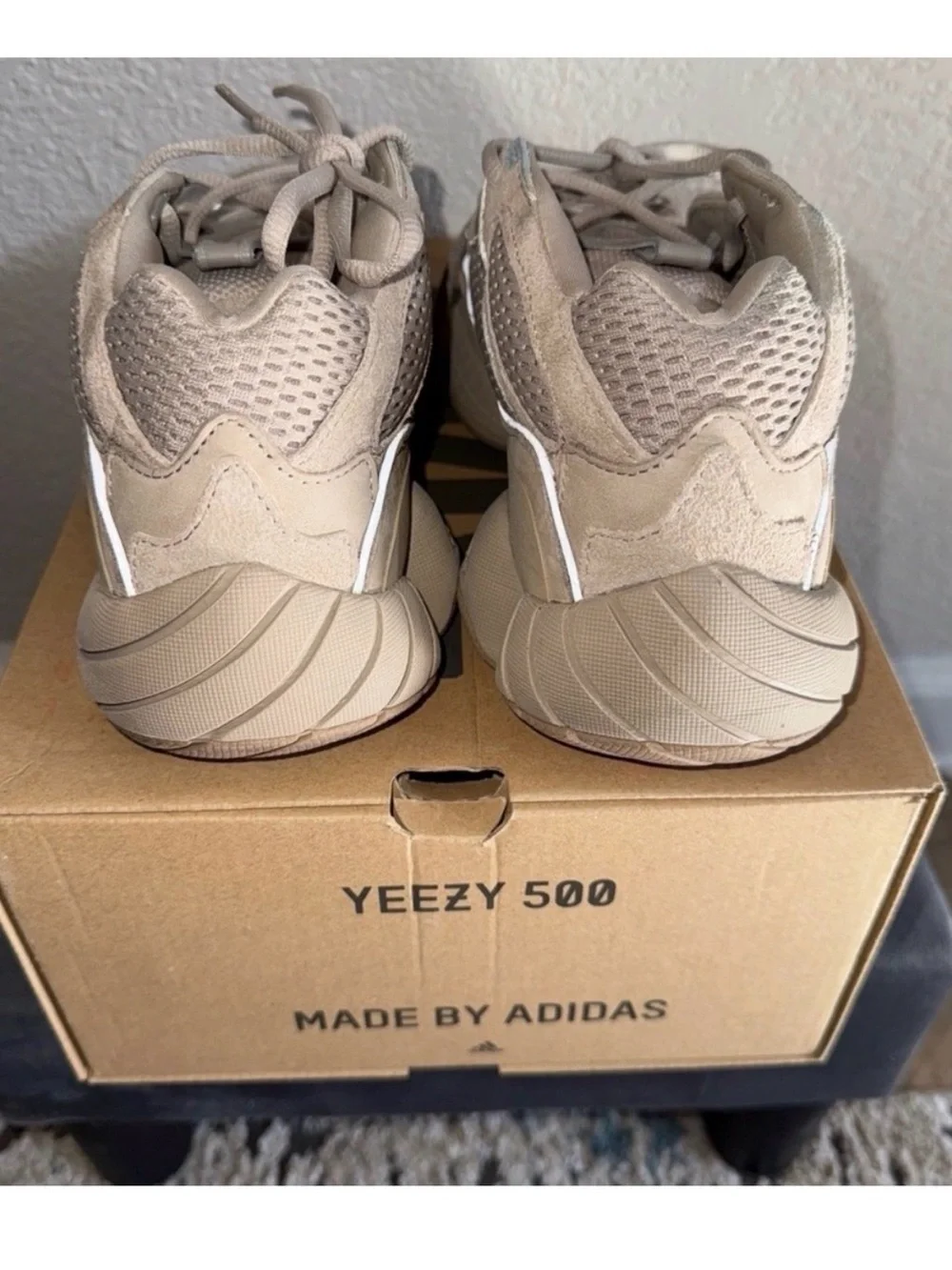 Yeezy authentic 500